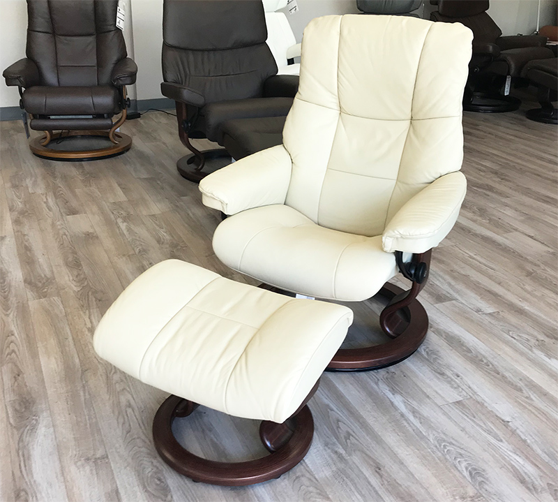 Stressless Chelsea Small Mayfair Paloma Kitt Leather Recliner Chair and Ottoman by Ekornes