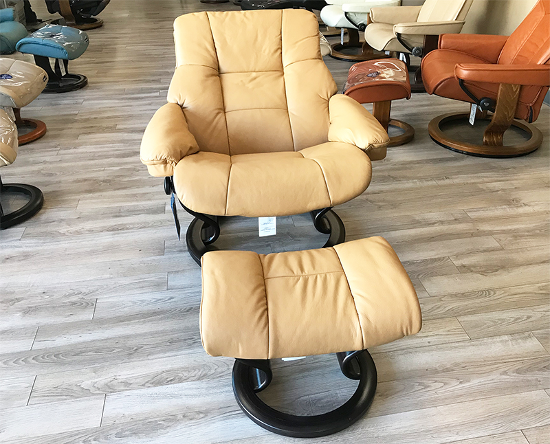 Stressless Mayfair Paloma Pearl Leather Recliner Chair and Ottoman by Ekornes
